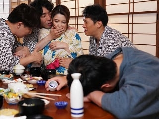 Đưa vợ đi suối nước nóng, chồng không biết vợ bị người khác địt sấp mặt - Phim sex hay full HD VLXX JAV